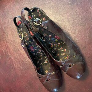 Brown 1940's Style Sling Back Shoes Size 9M. 1/2 Inch Platform